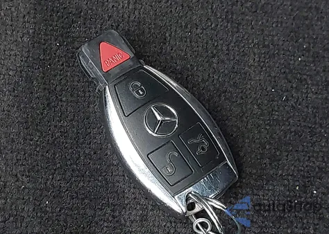 2012 Mercedes-Benz C 250 z USA, uszkodzony, nr VIN WDDGJ4HB6CF776732